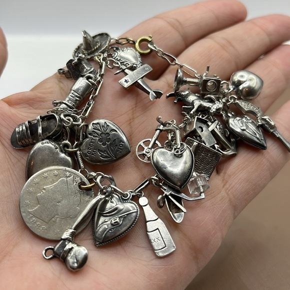 Rare Charm Bracelet Vintage Sterling Silver with 28 Charms 7 1/2” Collectors - Picture 13 of 13